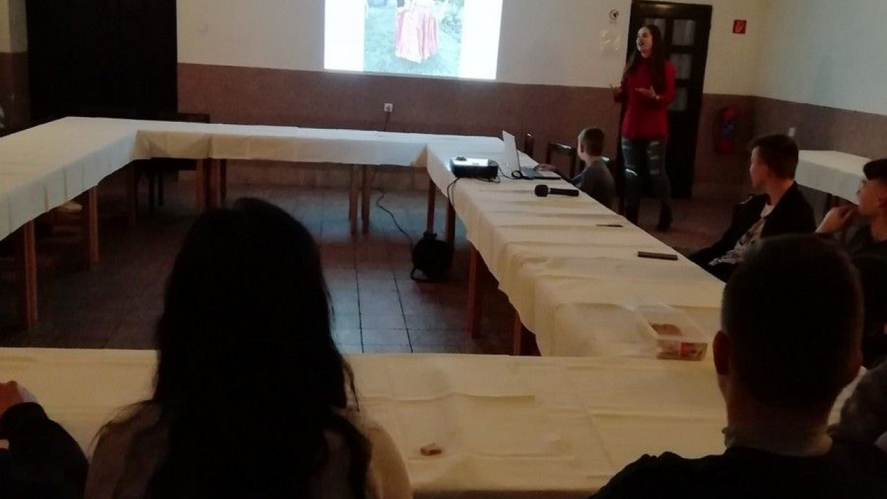 Fotografia fotogalérie Fašiangové stretnutie mládeže v malej sále obecného úradu