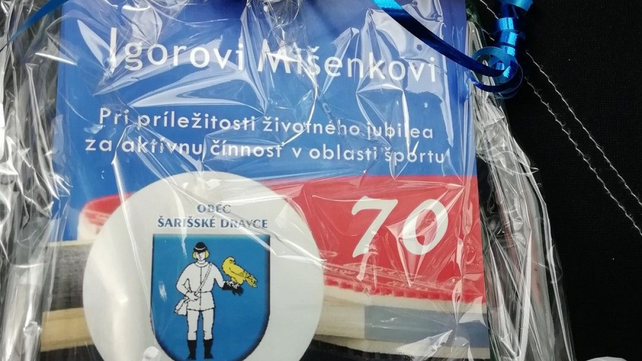 Fotografia fotogalérie Poďakovanie starostu obce Igorovi Mišenkovi pri príležitosti životného jubilea za aktívnu činnosť v oblasti športu