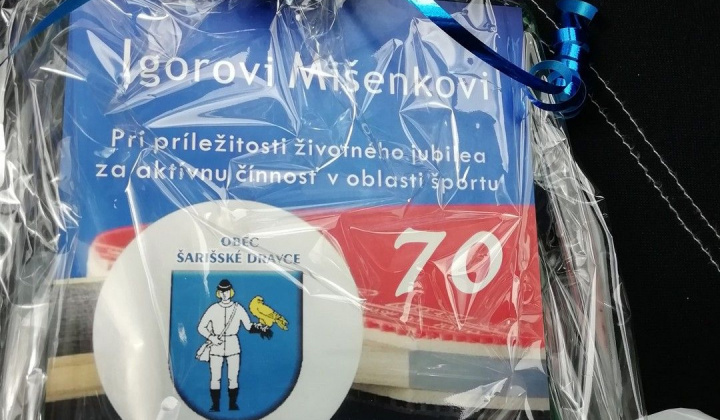 1. fotografia fotogalérie Poďakovanie starostu obce Igorovi Mišenkovi pri príležitosti životného jubilea za aktívnu činnosť v oblasti športu