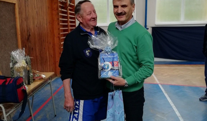 3. fotografia fotogalérie Poďakovanie starostu obce Igorovi Mišenkovi pri príležitosti životného jubilea za aktívnu činnosť v oblasti športu