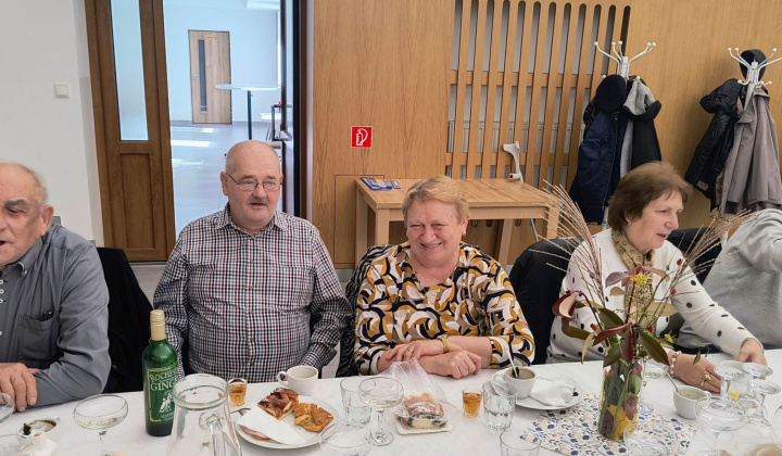 3. fotografia fotogalérie Október mesiac úcty k starším- posedenie