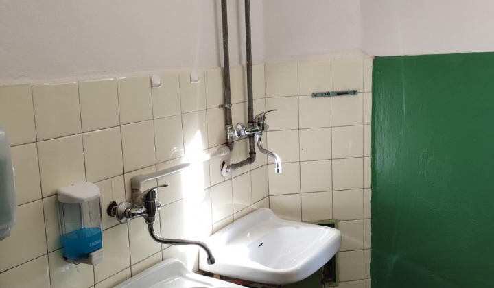 1. fotografia fotogalérie Odstránenie havarijného stavu sociálnych zariadení v ZŠ
